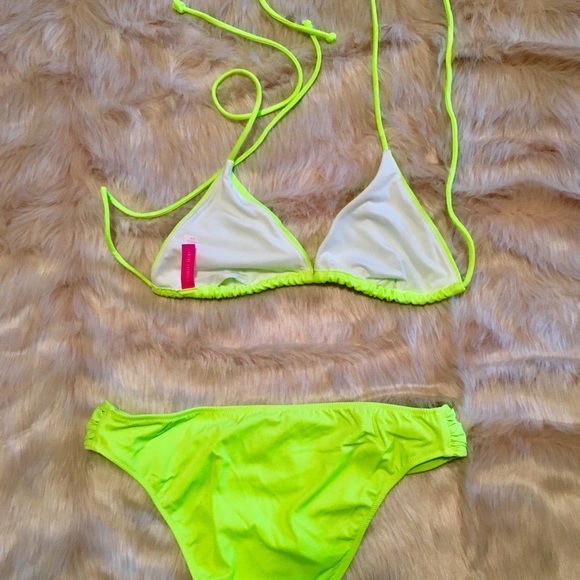 Like New Victoria’s Secret bikini set size Medium - Picture 3 of 3